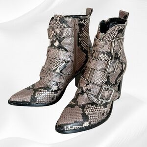 Steve Madden Hattie Snakeskin Boots Side Zip, Size 7.5